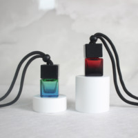 Botella de perfume para coche con tapa de madera negra de Color degradado cuadrado de 8ml, ambientador de aire, contenedor de vidrio recargable de aceite esencial