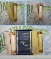 Cartes d'invitation de mariage enroulées en papier, style royal, avec estampage à chaud doré, design unique, faible MOQ, conception gratuite, emballage avec pompon