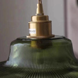 Luminaire suspendu de style nordique rétro minimaliste pour bar, comptoir de restaurant, café champêtre américain, lampe de restaurant en verre vert - Product Image 3
