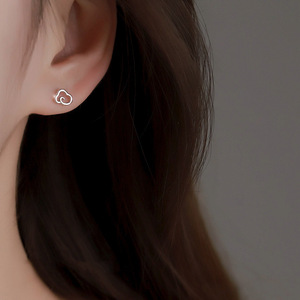 Cloud Shape Stud Earrings For Women Minimalist Design Silver Tone Small Earring Geometric Fashion Jewelry For Everyday Wear - Product Image 1