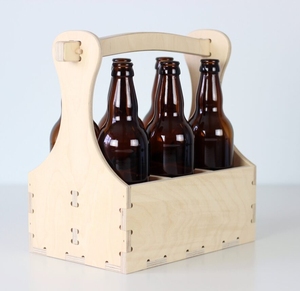 Support à bière en contreplaqué CNC personnalisé pour 6 bouteilles, avec poignée incurvée en forme de sablier, pour bière artisanale et vin - Product Image 1