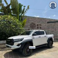 Kit de mise à niveau GR Sport Style : Calandre avant, extensions d'ailes larges, et ensemble de phares avant et arrière pour Hilux Revo 2015-2020