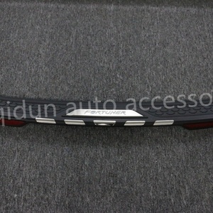 Protector de Parachoques Trasero Negro ABS para Fortuner 2015-2016 con Adhesivo 3M - Product Image 3