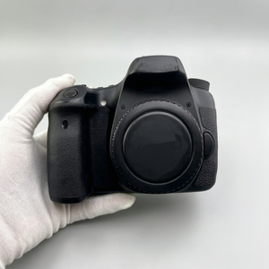 Appareil photo reflex numérique Canon EOS 70D d'occasion prêt à être expédié, boîtier seul, capteur APS-C 20,2 MP, vidéo 1080p, excellent prix pour la photographie - Product Image 1