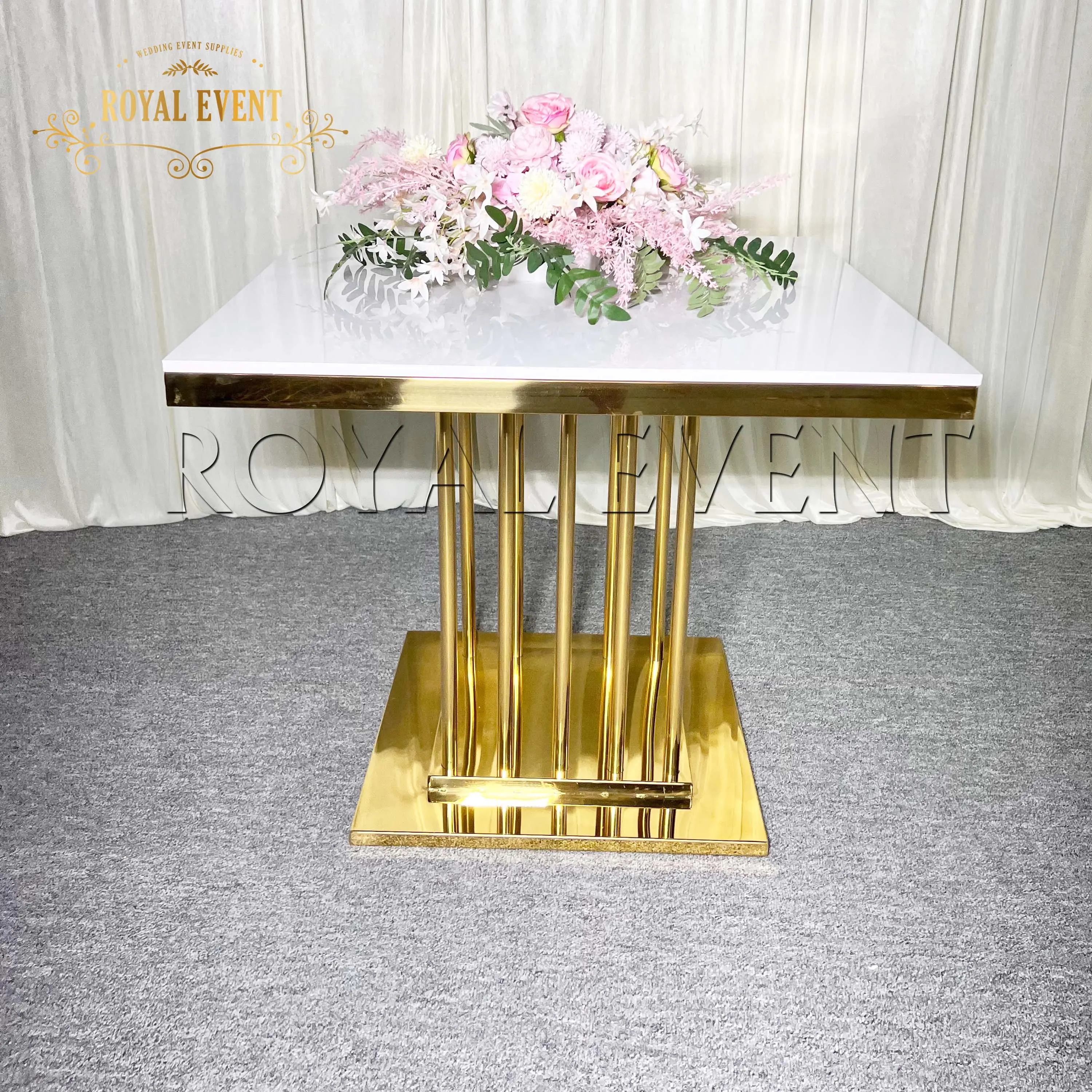Benutzer definierte Party verwendet quadratischen Kuchenst änder Gold Edelstahl Hochzeits torte Tisch für Hochzeit Bühnen dekorationen