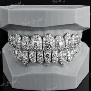ขายส่งชุดกริลล์ซ์ฟันเพชรโมอิสซาไนต์ VVS สไตล์ฮิปฮอป เงินแท้ 925  รับสั่งทำ พร้อมจำหน่ายในราคาตลาดที่ดีที่สุด - Product Image 6