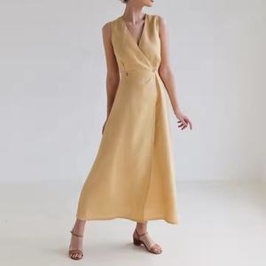 ชุดเดรสฤดูร้อนคุณภาพสูงแบบ ODM สั่งทำได้ ผ้าลินิน 100% ขายส่ง ชุดเดรสทรงเข้ารูป คอวี แขนกุด สำหรับผู้หญิง - Product Image 5