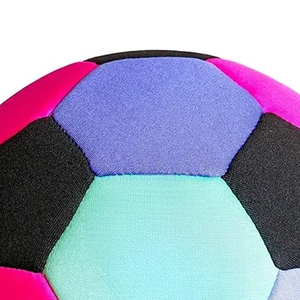 Ballon de football personnalisable, léger, écologique et durable pour adultes - Utilisation en intérieur/extérieur, jeux d'équipe et entraînement - Product Image 4
