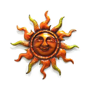 太陽の顔の壁の装飾をぶら下げている屋外の金属の太陽の壁の芸術太陽の壁の装飾