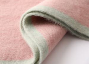 Écharpes en gaze à franges dégradées multicolores personnalisées pour l'automne et l'hiver par le fabricant - Product Image 5