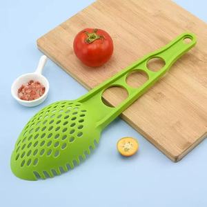 Cuillère à pâtes avec pince intégrée, en plastique PP moulé, écumoire à spaghetti ajourée, résistante à la chaleur, pour égoutter les nouilles - Product Image 5