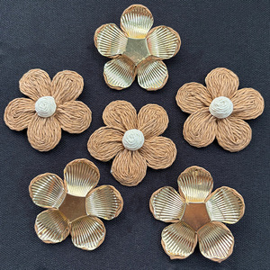 Appliques florales en raphia tissées à la main, contrastées, pour bijoux, vêtements, sacs et accessoires - Product Image 2
