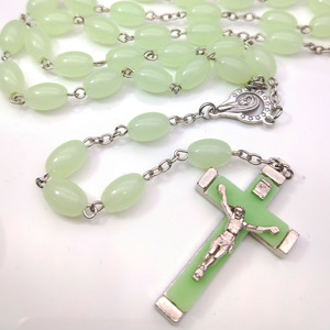 Collar de cadena personalizado que brilla en la oscuridad, colgante de cruz, collar de Rosario para iglesia, cuentas de oración de Jesús, productos religiosos - Product Image 1