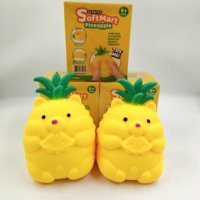Nieuwe realistische grote ananasbeer van plastic TPR, traag rijzende stressverlichtende decompressie fidget toy, schattig fruit ornament voor jongens