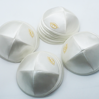Venta al por mayor satén Kippa All Seeing Eye bordado Judaica Hat Custom Logo Jewish Kippah Yarmulke Kippot para regalo.