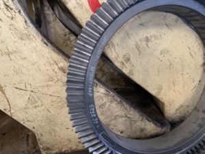 Pièces concasseur personnalisé de haute qualité en acier forgé gros engrenages coniques - Product Image 2