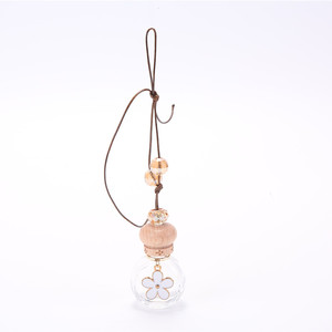 Vente en gros Conception personnalisée Usine chinoise Prix bon marché <span class=keywords><strong>Parfum</strong></span> de voiture portable suspendu Rafraîchisseur <span class=keywords><strong>d</strong></span>'air de voiture <span class=keywords><strong>Parfum</strong></span> de voiture longue durée - Product Image 2