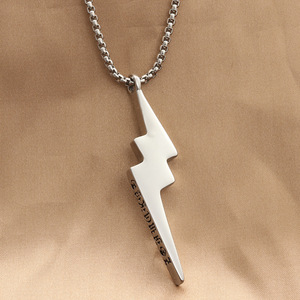 Collier pour homme en acier inoxydable avec pendentif éclair, design géométrique rétro, chaîne incluse, cadeau - Product Image 1