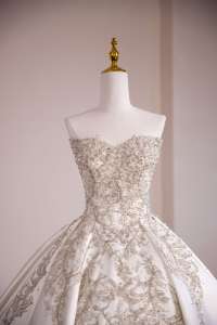 Váy cưới ren cao cấp không tay kiểu dáng mới 2025, sang trọng, thanh lịch, kiểu nhà thờ, đuôi dài, đính đá thủ công - Product Image 4