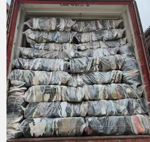 S04 .1 Chaussures de basketball d'occasion pour hommes de marques internationales, baskets de sport usagées en lot pour distributeurs - Product Image 3