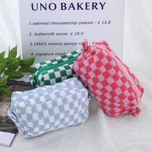 Estuche de Lápices Portátil a Cuadros para Mujer, Bolsa de Maquillaje Pequeña a Cuadros, Bolsa de Aseo con Tela Suave, Combinación de Colores Blanco y Verde - Product Image 2