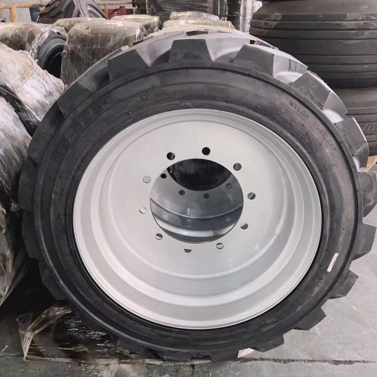 15-625 Foam Filled Tire JLG 600AJ Man Lift Tire 15x625