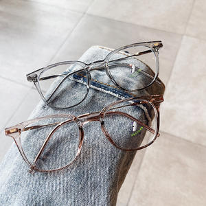 Montura de gafas Qianai Square Tr90 para mujer, lentes de PC con filtro de luz azul, tamaño mediano con diseño de remaches - Product Image 2