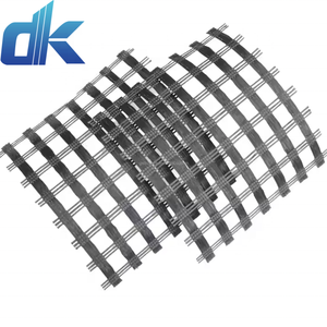 Géogrille en Polyester PET à haute résistance à la traction 200kn 300kn 400kn pour le pavage de <span class=keywords><strong>grille</strong></span> de gravier de mur de soutènement de renfort de route - Product Image 5