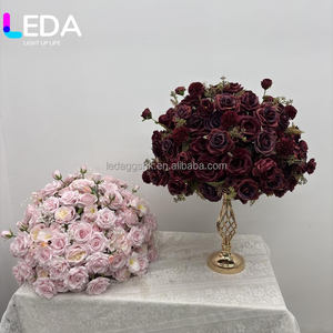 Boule de fleurs artificielles en soie rose et blanche sur mesure LEDA, centre de table, décoration de mariage, design asymétrique brisé - Product Image 6