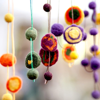 Guirlandes de boules de feutre de laine arc-en-ciel de taille 100% de couleurs personnalisées