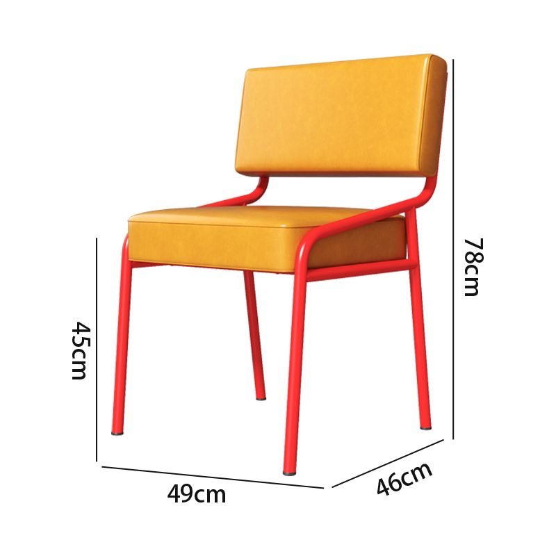 Pieds rouges - Coussin jaune - Dossier jaune