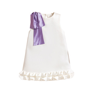 Vente en gros d'usine Nouvelle collection de vêtements pour enfants Style britannique Robe d'été pour filles Col rond Nœud Couleur unie Noir Bord festonné - Product Image 5