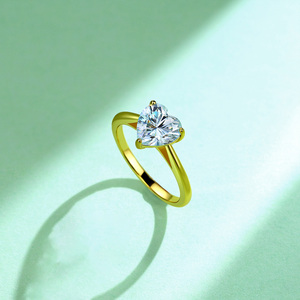 Anello Solitario in Moissanite Taglio Cuore Romantico 2.0 CTW, Gioiello in Argento S925, Regalo Perfetto per San Valentino per Donne - Product Image 3