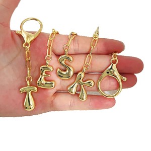 Venta transfronteriza caliente 26 letras Metal llavero colgante Simple moda <span class=keywords><strong>Joker</strong></span> diseño con adornos colgantes para bolsos - Product Image 3