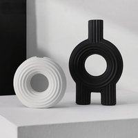 Vase d'art abstrait en céramique noir blanc moderne vase en forme spéciale vase créatif en céramique arrangement de fleurs maison