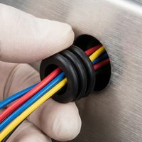 Pasacables de silicona con doble labio de sellado para paneles eléctricos