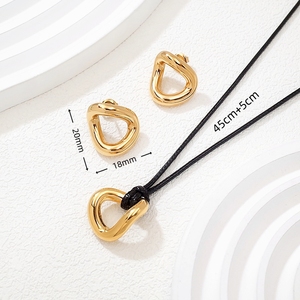 Joyería Italiana Elegante y Moderna de Acero Inoxidable al por Mayor, Accesorios Irregulares Chapados en Oro de 18K, Conjuntos de Cadenas de Cuero para Mujer - Product Image 6