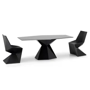 ガラス繊維耐久性のある使用黒屋外家具の任意の色ダイナミックな革新者好奇心旺盛なデザインタイプ椅子付きダイニングテーブル