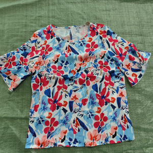 2025 <span class=keywords><strong>marque</strong></span> en vrac vêtements européens grande remise dames robe liquidation Stock liquidation vente femmes T-shirt assortis vêtements en vrac - Product Image 1