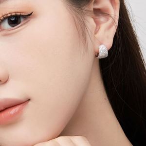 Boucles d'oreilles créoles en forme de U Dylam personnalisées en argent S925 plaqué rhodium, bijoux de mode raffinés avec zircone cubique 5A - Product Image 2