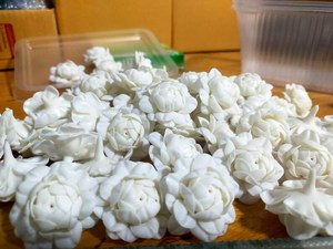 Cuentas de Flores de Jazmín de Doble Capa Hechas a Mano con Orificio de 3 cm, Artesanía Tailandesa, Estas Hermosas Cuentas de Jazmín de Doble Capa - Product Image 3