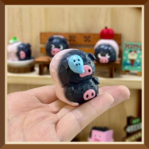 Caja Sorpresa de Figuras de Resina de Peppa Pig, Adorno Coleccionable para Escritorio, Regalo Unisex para Jóvenes y Niños - Product Image 4