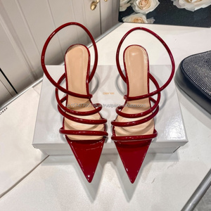 Chaussures de mariée en cuir verni pour femmes 2026 – Talons aiguilles de luxe à bout pointu et bride, par un célèbre créateur, haute qualité - Product Image 5