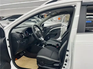 Vente Flash : <span class=keywords><strong>Kia</strong></span> <span class=keywords><strong>Stonic</strong></span> 1.4L CVT Fun Enjoy Version 2021 d'occasion, faible consommation de carburant, petit SUV 5 places avec caméra de recul - Product Image 4