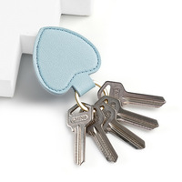 Porte-clés en cuir PU durable, écologique, de style minimaliste moderne, avec gravure en forme de cœur, pour sacs d'école et étiquettes de bagages, vente en gros
