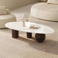 Table basse ovale moderne et minimaliste pour salon avec plateau en marbre et pieds en métal