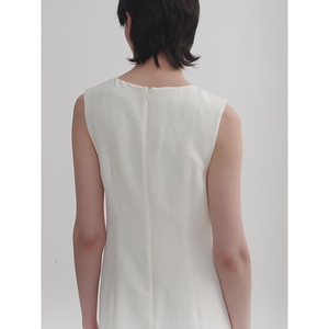 Vestido Blanco de Seda de Morera sin Mangas con Cuello Redondo y Pliegues Oblicuos en Línea A - Product Image 4