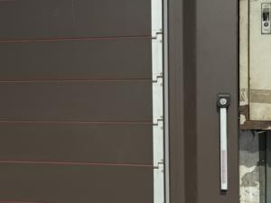 <span class=keywords><strong>Porte</strong></span> <span class=keywords><strong>de</strong></span> <span class=keywords><strong>garage</strong></span> double à enroulement personnalisée et spacieuse <span class=keywords><strong>avec</strong></span> verre dépoli, en alliage d'aluminium moderne, télécommande, <span class=keywords><strong>prix</strong></span> compétitif - Product Image 3