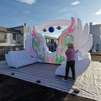 Cabina de barra de escenario de ala inflable con luz LED personalizada de 6mL x 3mW para festivales de música, eventos, modelo de soplador, accesorio, soporte de DJ incluido