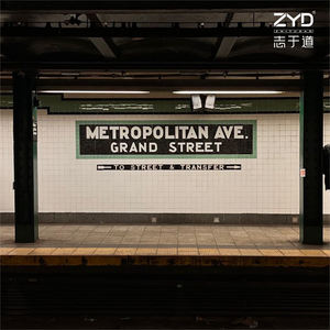 Totem autonome avec pictogrammes universels pour l'information sur le contrôle d'immigration et l'inspection à la sortie, transport en métro - Product Image 3